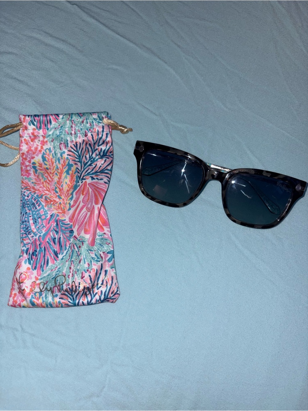 Lilly Pulitzer Sunglasses with Cloth Bag Case